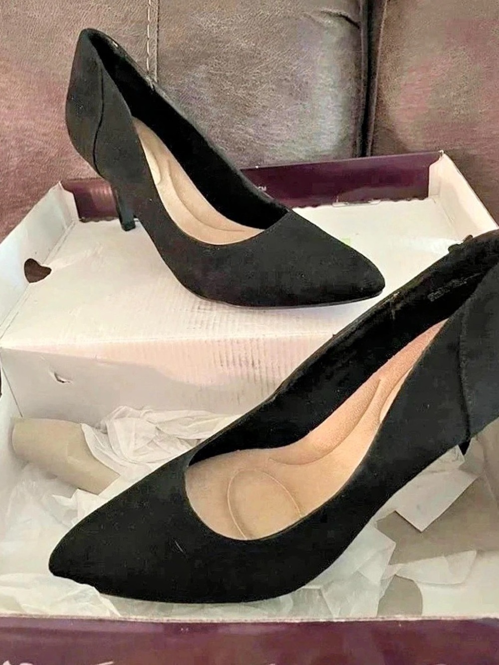 Gloria Vanderbilt Black Pointed-Toe Pumps Like New Faux suede